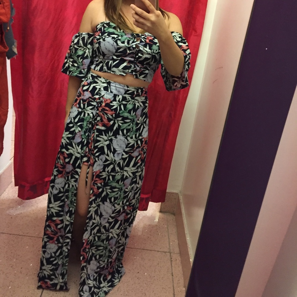 Two piece maxi dress slit on the side.